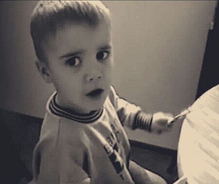 从小便无师自通学会众多乐器，火遍全球，现与碧梨合作却遭质疑