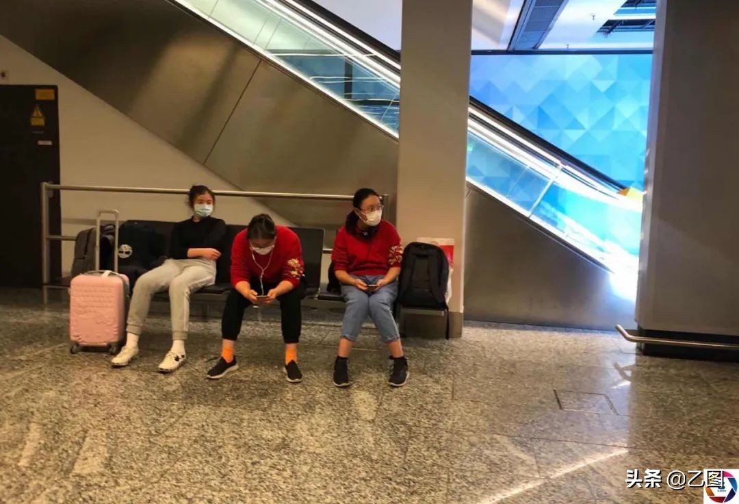 温暖，同胞滞留德国机场后领事馆介入，重测体温后大部分登机回国