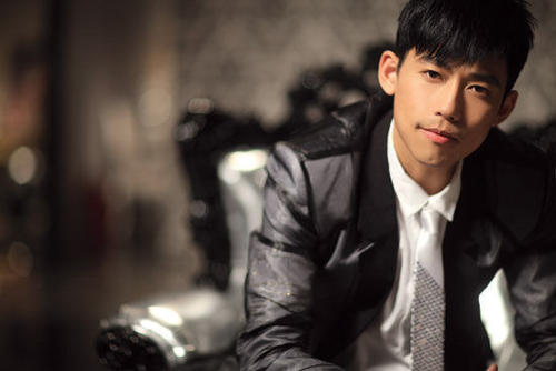 从顶流歌手到无人问津,从选秀开始成为顶流天王