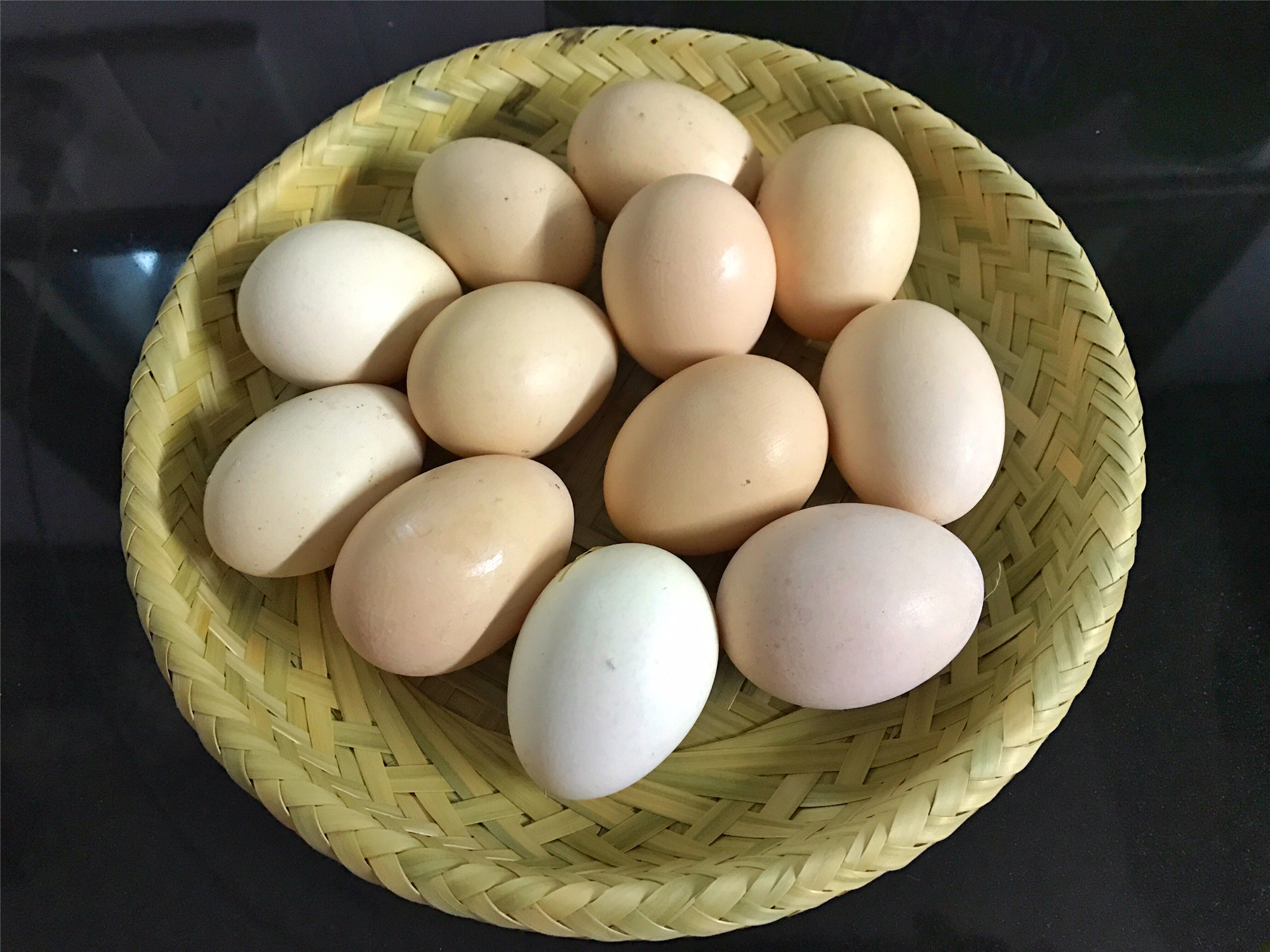 鸡蛋是放在冰箱保存还是常温保存,大批量鸡蛋保存一年不坏的方法