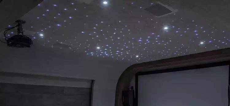 上海买房没钱装修小伙,上海24岁小伙房子装修