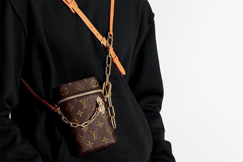 继AirPods耳机套再起热潮！LV迷你手机袋，再次展现奢华感