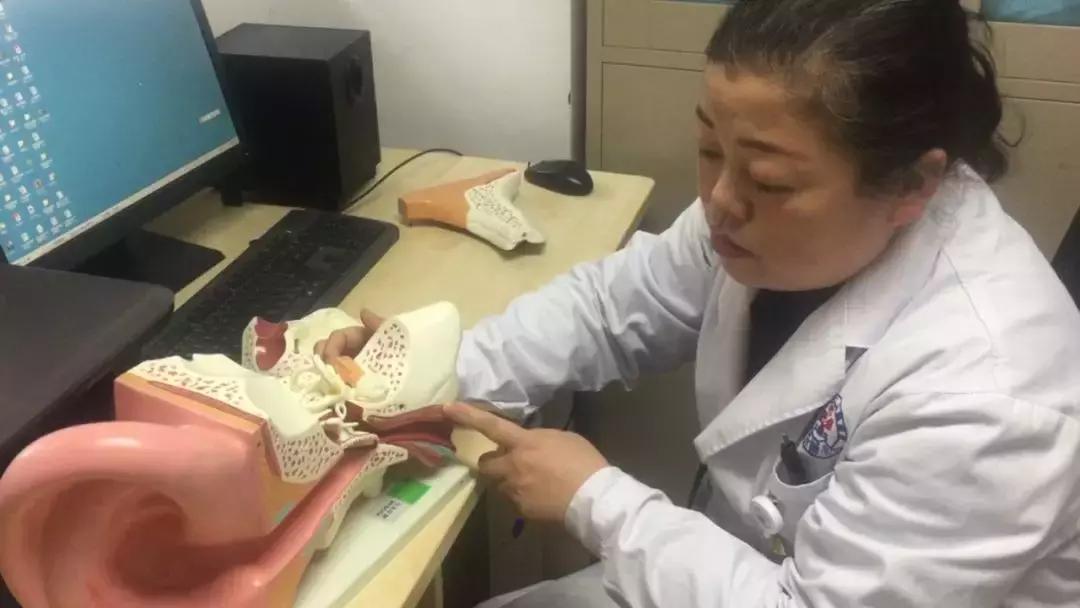 多少年轻人正面临听力损失风险,越来越多的年轻人被脱发困扰