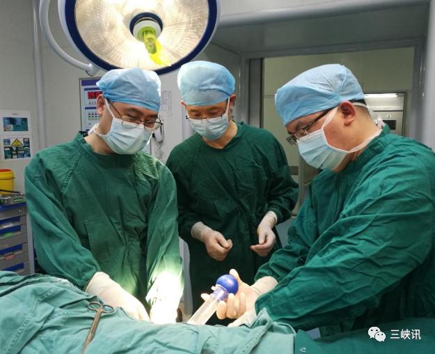 5岁女孩从7楼意外坠落抢救怎么样,重庆一女子从高空索道坠落身亡