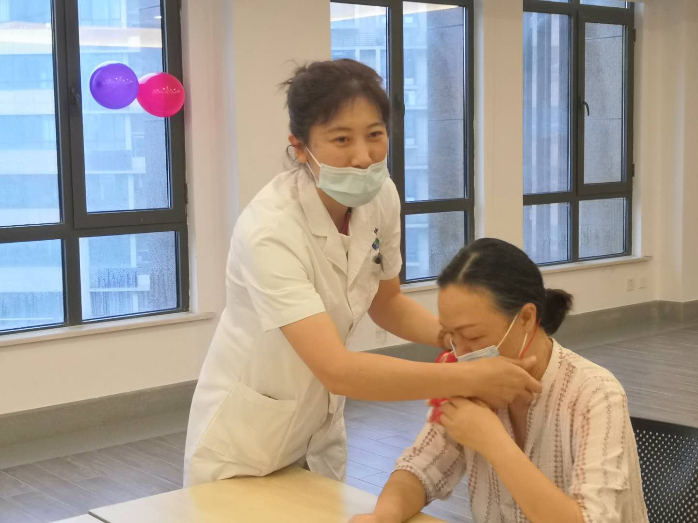 “放心消费体验无锡”——走进易可中医医院，学习易筋经十二势