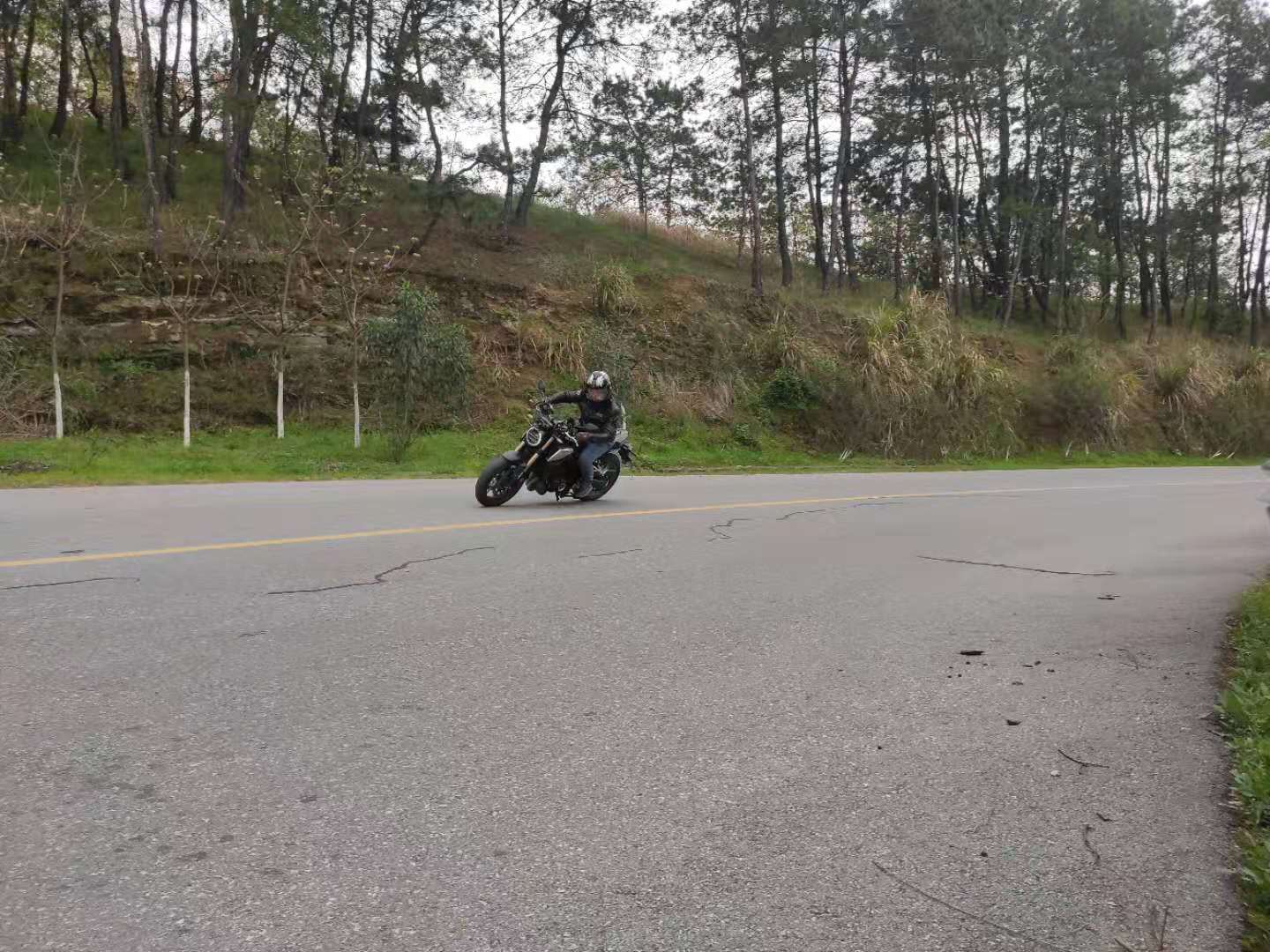 本田cb650r对比铃木sv650,本田cb650r对比铃木650哪个好骑