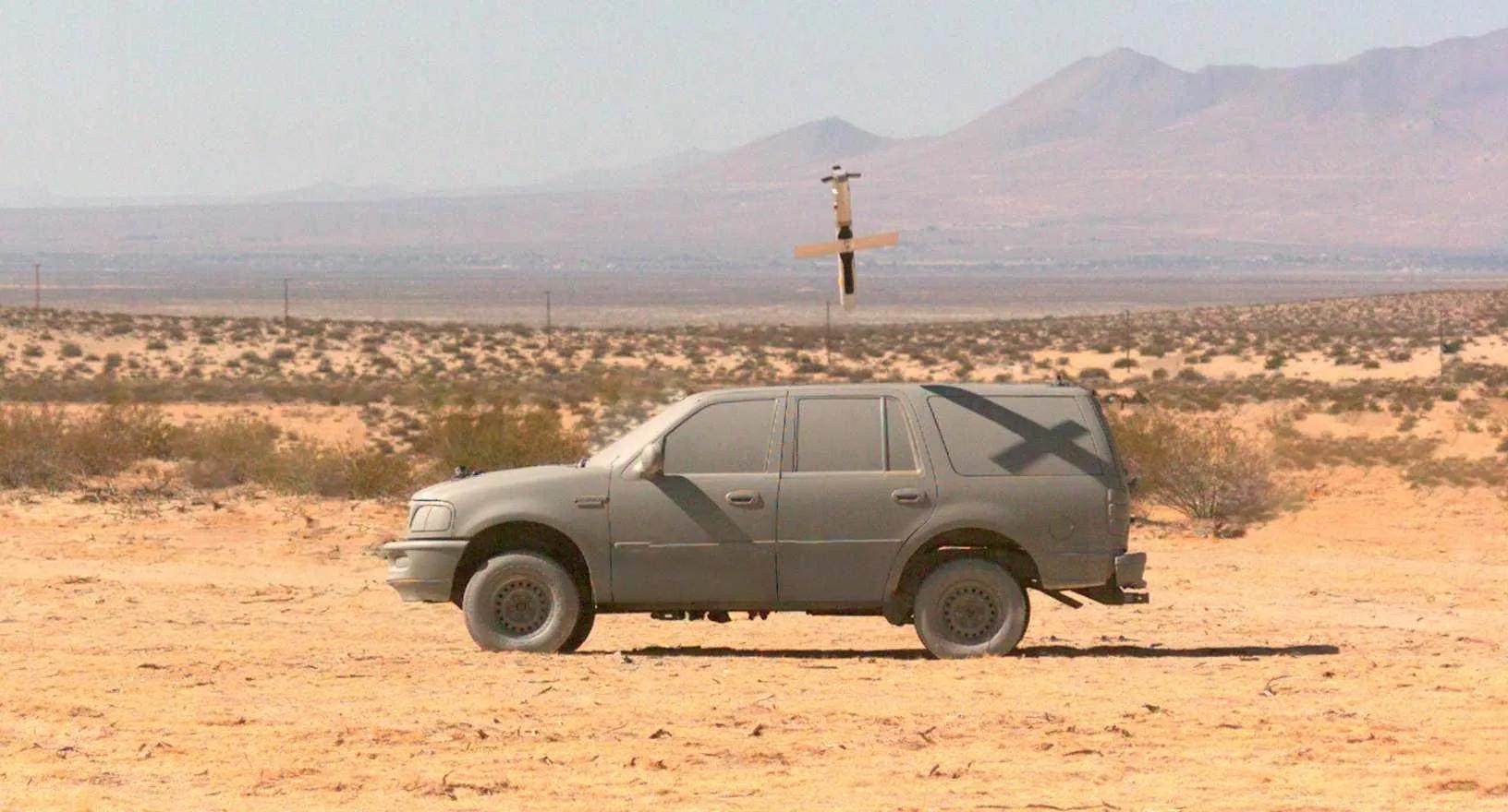 精准炸弹炸毁战机视频,精确制导炸弹精确击中目标全过程