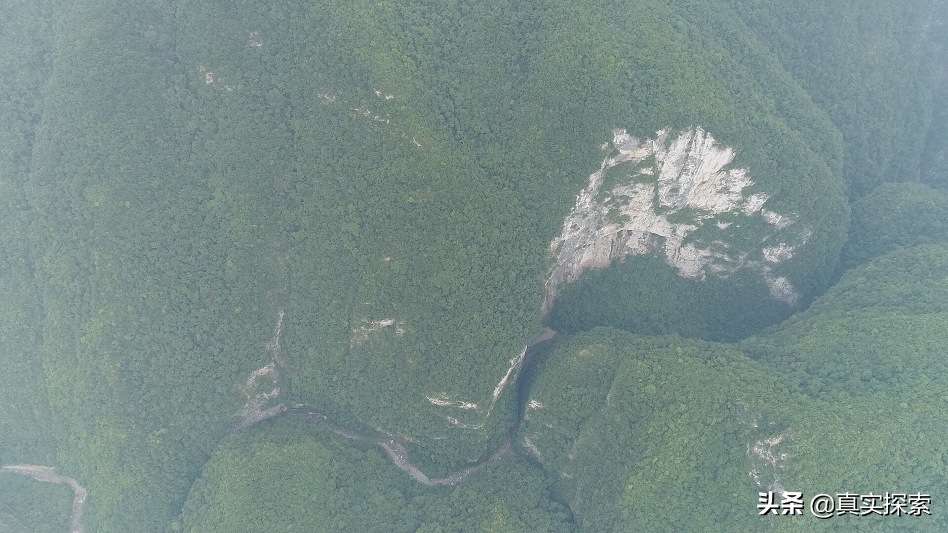 探索湖北五峰虎眼天坑,湖北天坑未解之谜