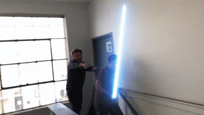 遭遇百般霸凌后，机器人竟将枪口对准人类