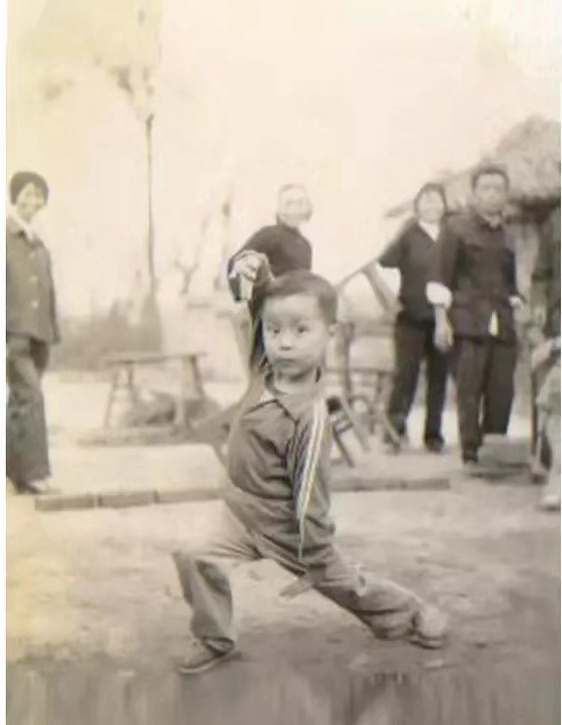 15岁考上北大，38岁沦落到湖南小镇上，成为灰头土脑的小镇青年