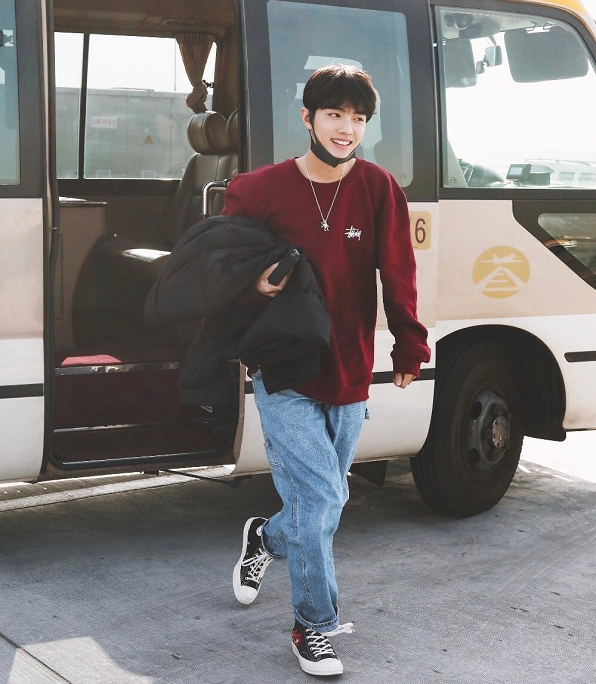 匡威帆布鞋川久保玲联名款,肖战穿的川久保玲和匡威联名鞋