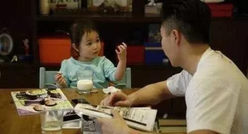 钟丽缇十一岁女儿,钟丽缇女儿吃奶瓶