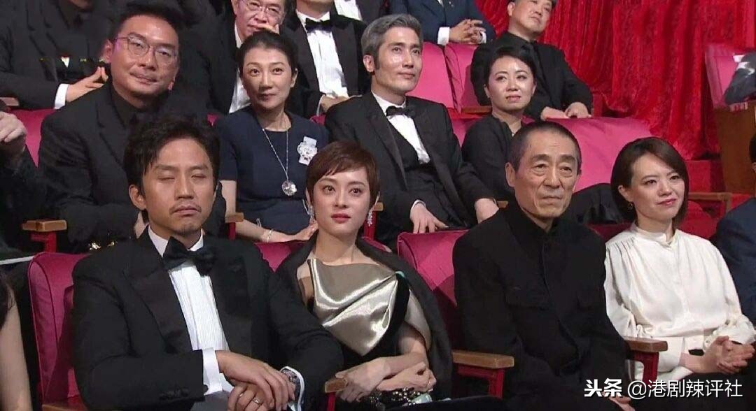 张艺谋荣获最佳导演,巩俐孙俪拍手叫好,为何邓超却笑不出来?