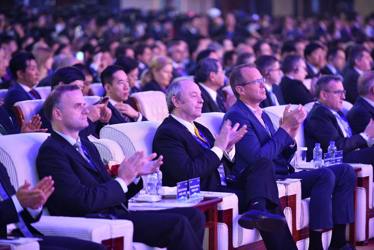 恒大许家印演讲换道超车,许家印恒大三年投资450亿