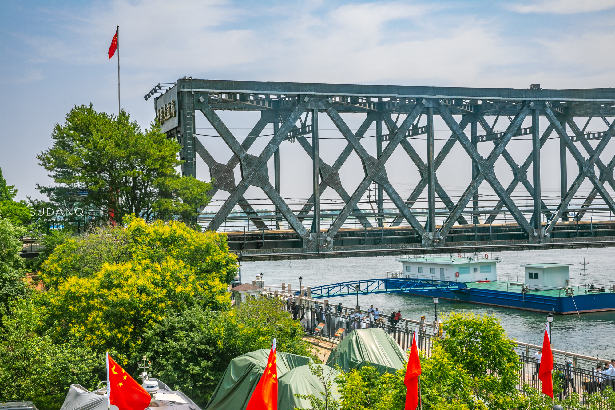 杭州断桥诗情画意,丹东断桥意义非凡:见证了抗美援朝的沧桑历史