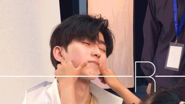 蔡徐坤整牙前后对比图片,蔡徐坤整牙前图片