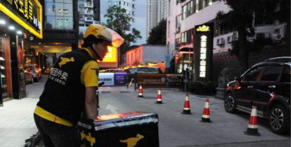 外卖小哥可不可以给顾客差评,外卖小哥没有送货上门该给差评吗