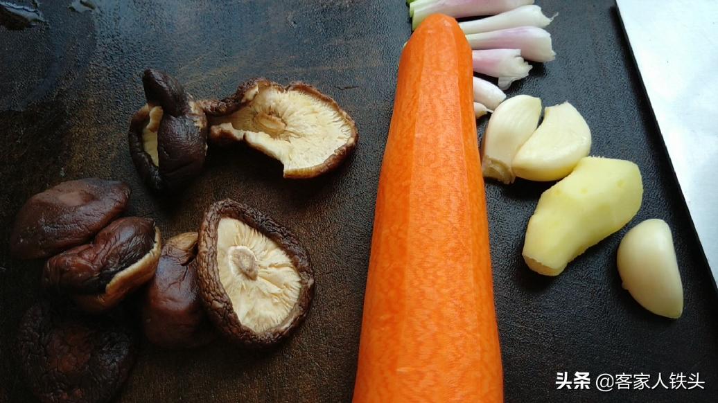 排骨怎么用电饭锅炖好吃,电饭锅焖排骨的家常做法孩子爱吃