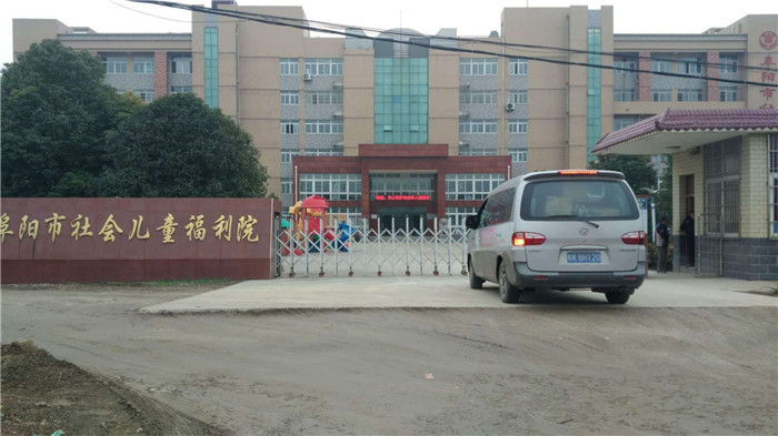 爱心人士关爱留守儿童,爱心人士关爱儿童