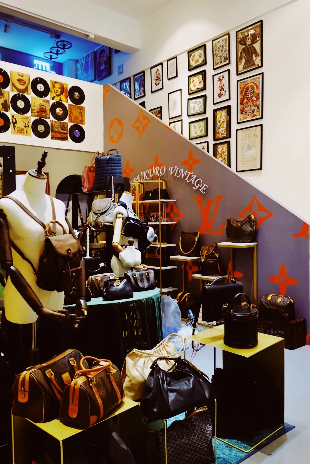 成都最全中古地图/当代年轻人正在沉迷这些“上了点年纪”的东西