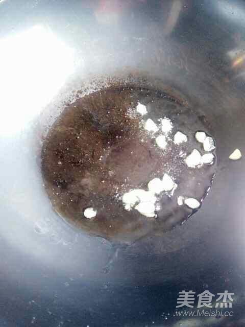 无论吃什么鱼，别再加料酒了，学会“这一招”，鲜嫩不腥还不粘锅