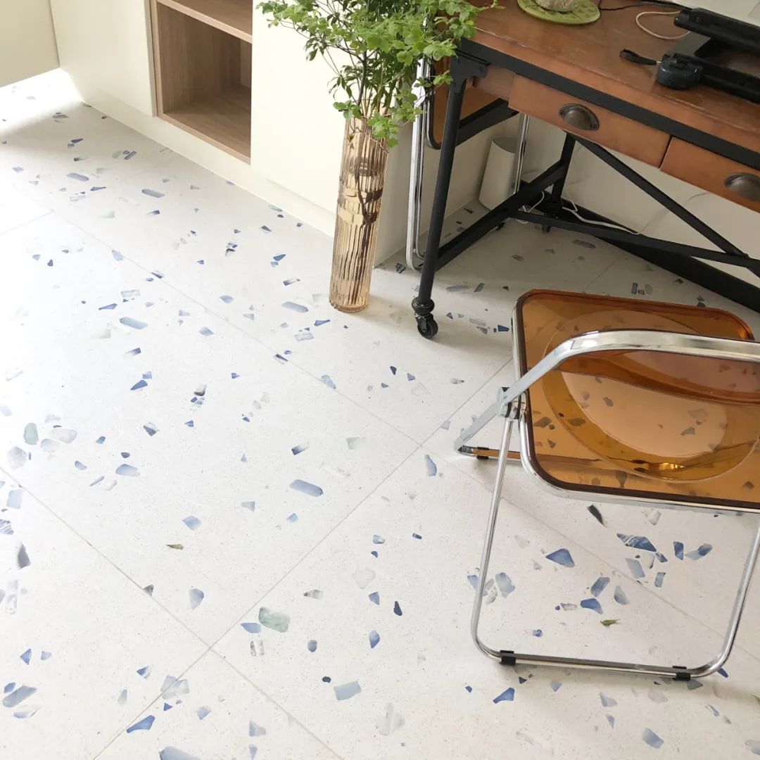 邻居秀家|细节控的家有多治愈?单凭她家开关就能出圈了