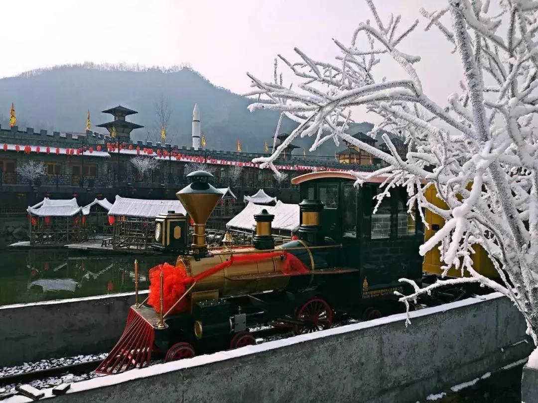 墨子古街观光小火车,中原雪乡晚上