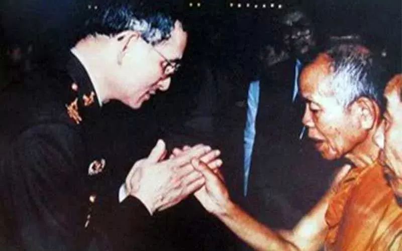 泰国捐钱最多的僧人,泰国活着的高僧哭丧