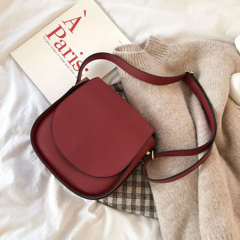 淘宝店铺包包200元,淘宝小ck包100多是正品吗