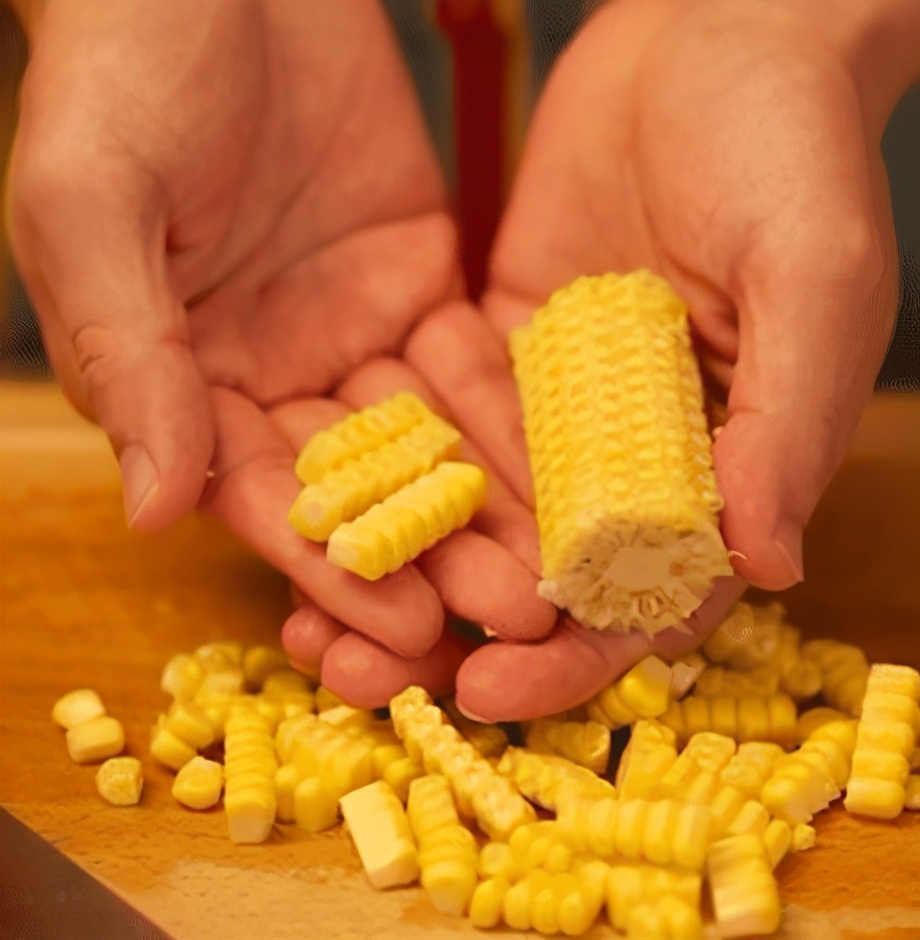 一斤玉米带皮能剥多少玉米粒,水果玉米怎么剥成玉米粒