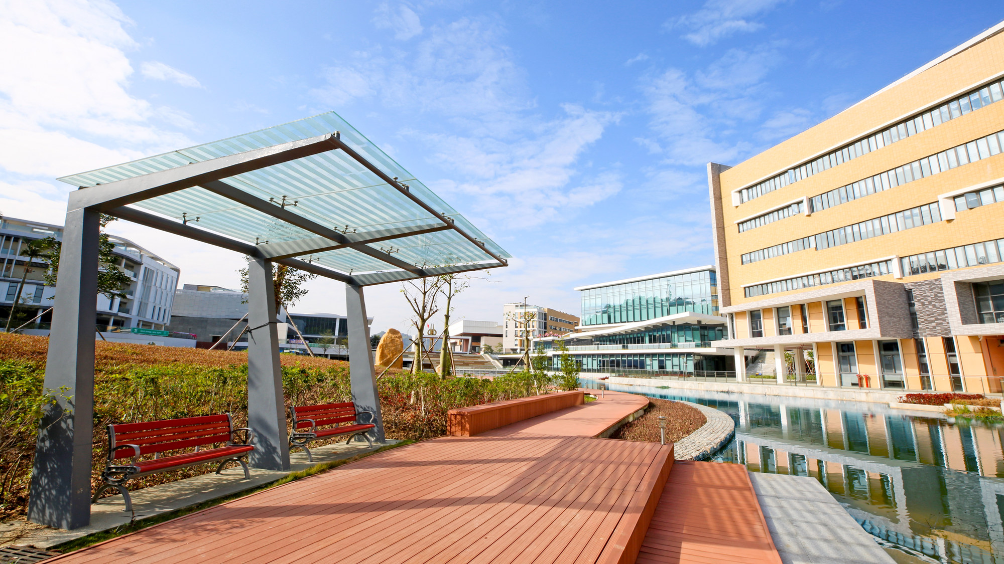 北京师范大学在珠海有3个“冠名机构”,名字相似,但地位差别大