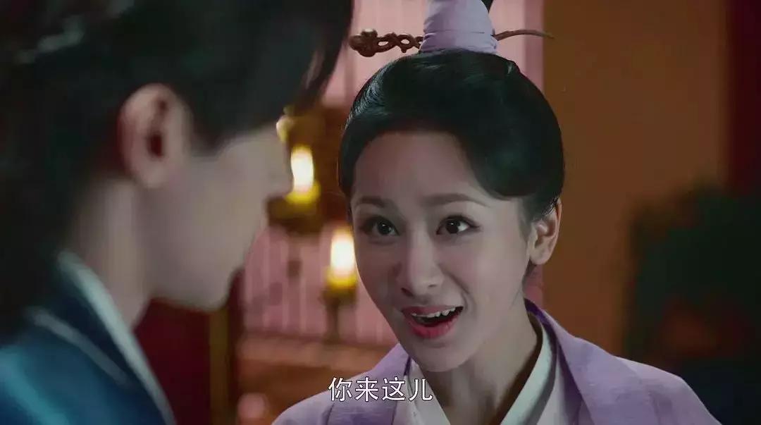 半个娱乐圈的人都在点歌,半个娱乐圈的粉丝都蹲在地上