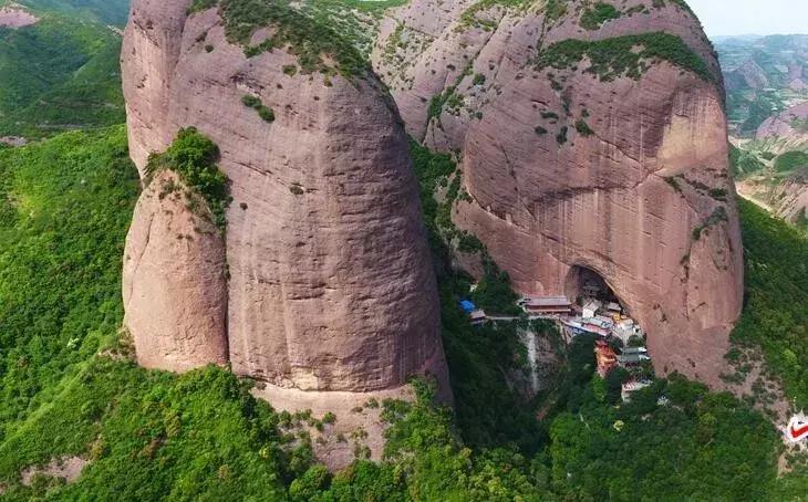 甘肃藏了一座“小江南”，平均气温20度，还有不输敦煌的石窟