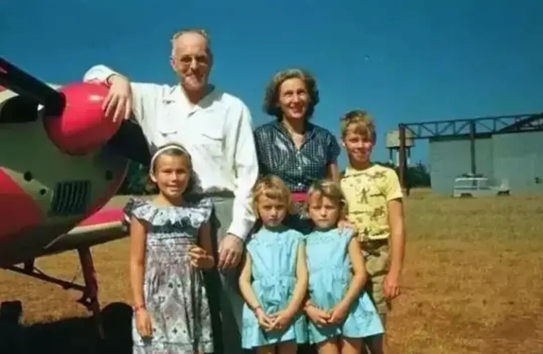 梅耶马斯克走秀,超模梅耶