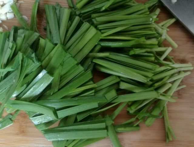 虾皮炒韭菜可以长高吗,韭菜和绿豆芽一起炒宝宝可以吃吗