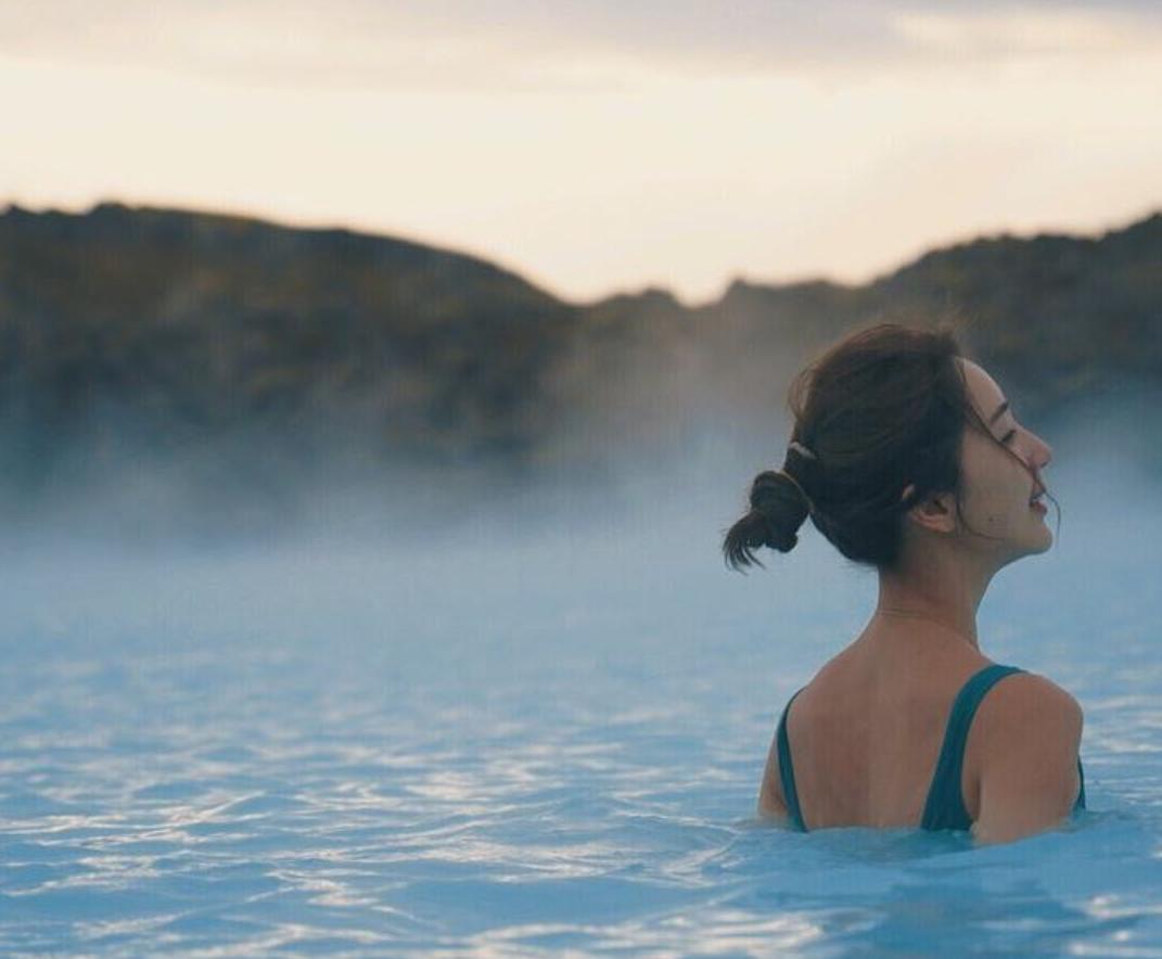 隋棠儿子“爱的迫降”导致锁骨断裂为解闷变身“纸尿裤超人”