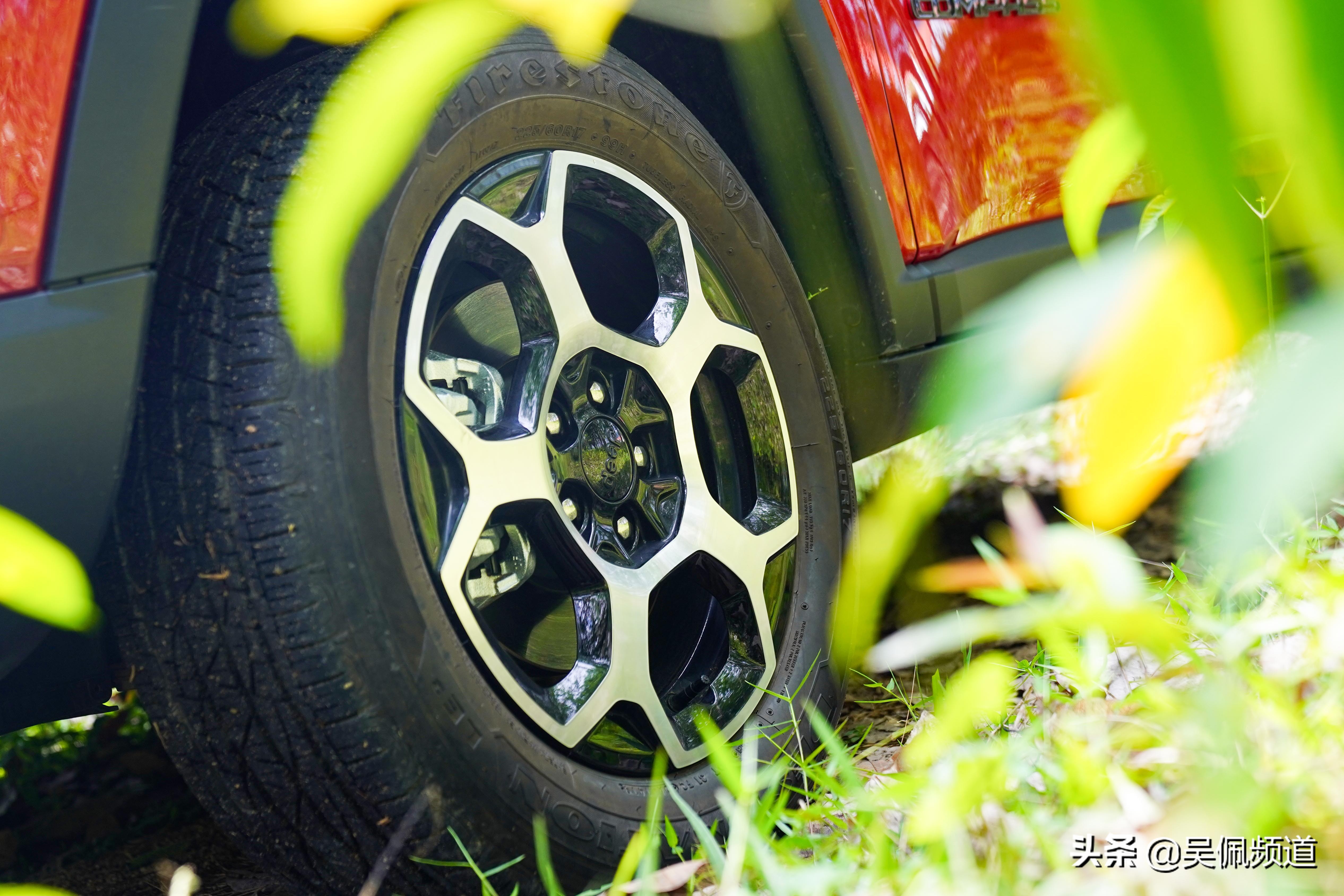 jeep指南者2020款四驱越野视频,2021款jeep指南者空间测评