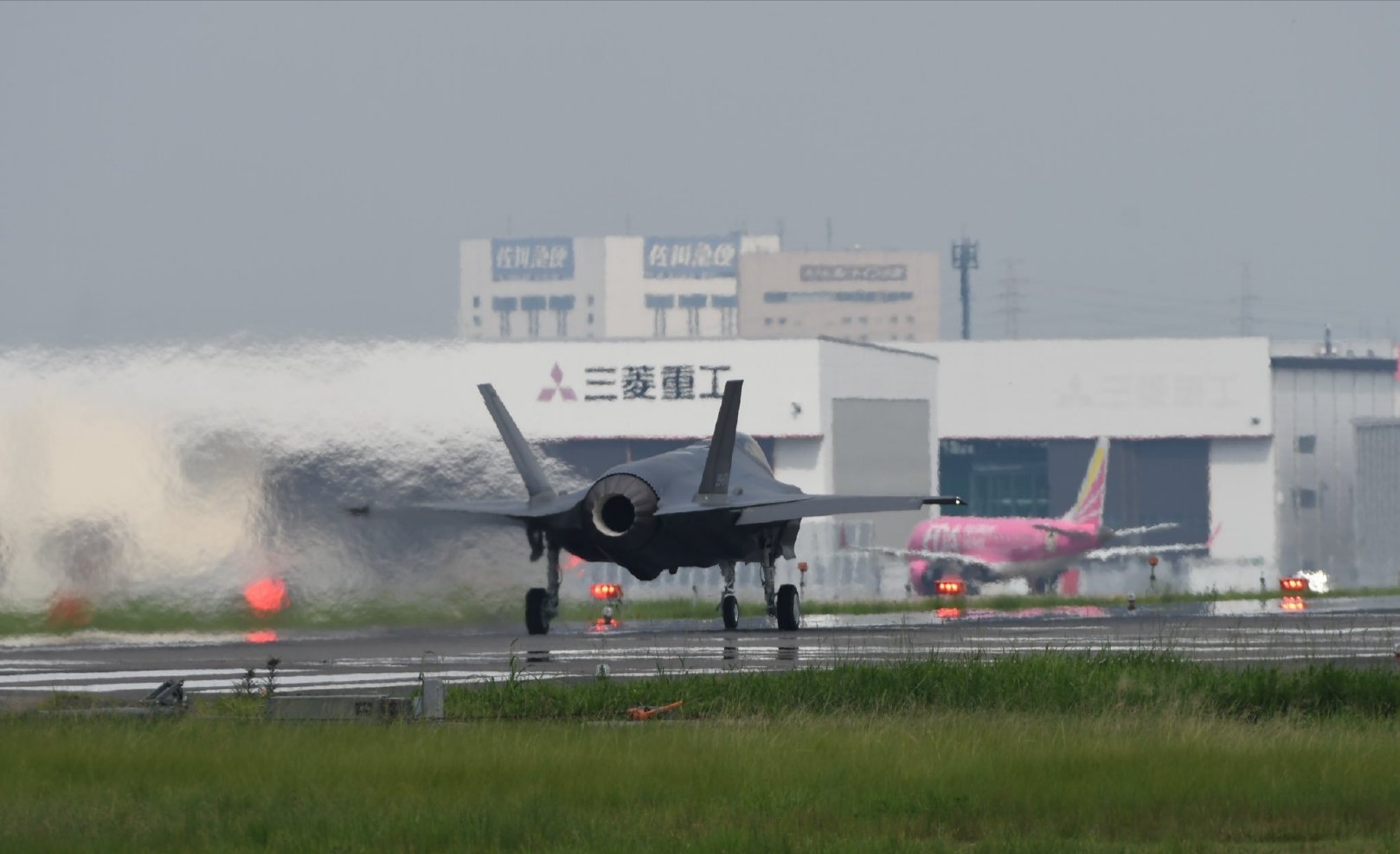 日本现在装备的f15,日本f35服役多少架了