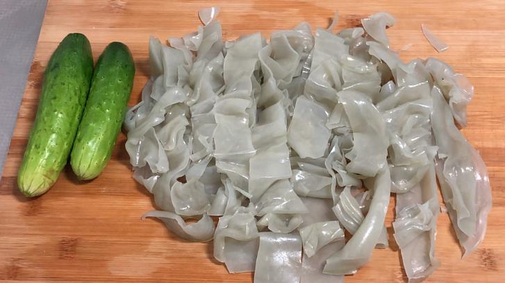 红薯粉皮最好吃的做法,红薯粉皮怎样做比较好吃