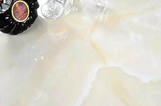 瓷抛砖和金刚釉瓷砖哪种好,金刚釉全抛釉砖有何区别