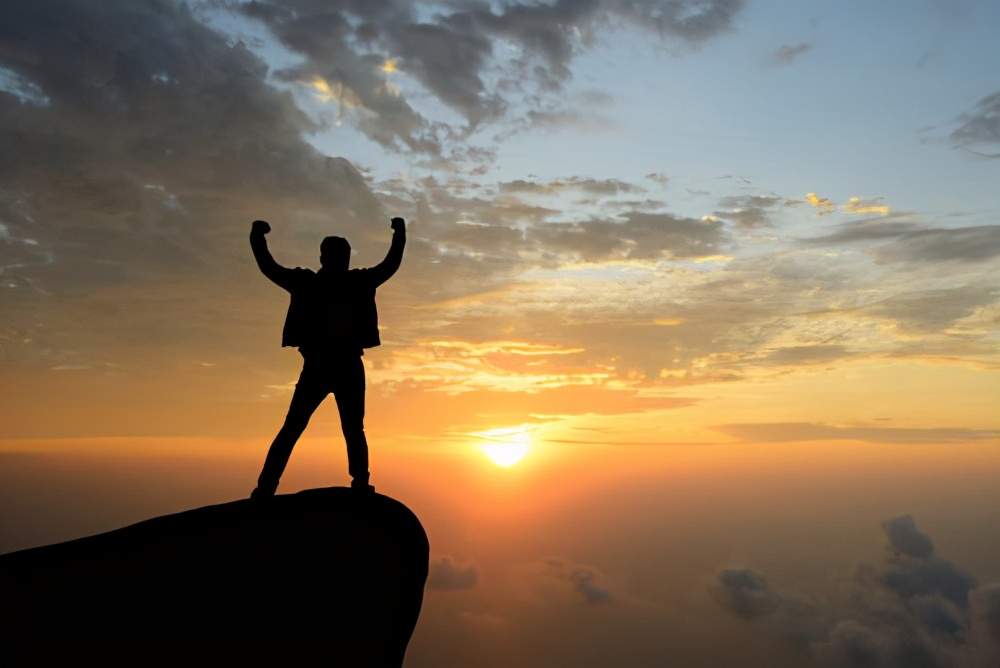 从跌跌撞撞到一路逆袭,从颠沛流离到一队之长