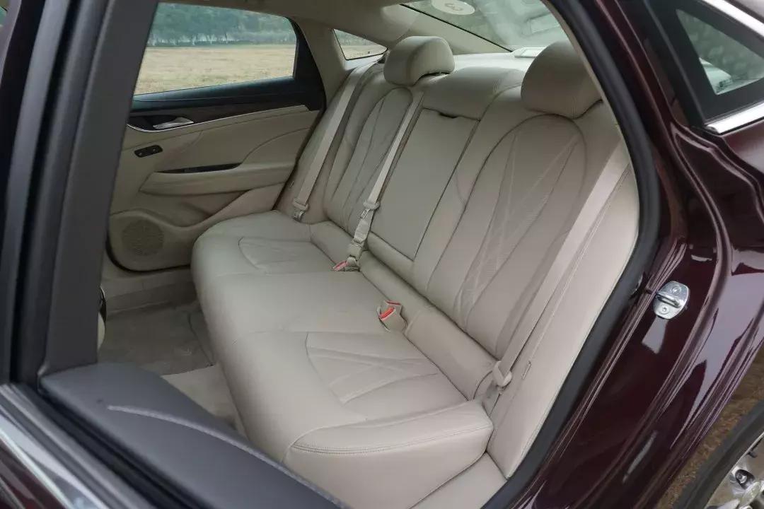 君越凯美瑞哪个更值得买,君越艾维亚和凯美瑞2.5g怎么选