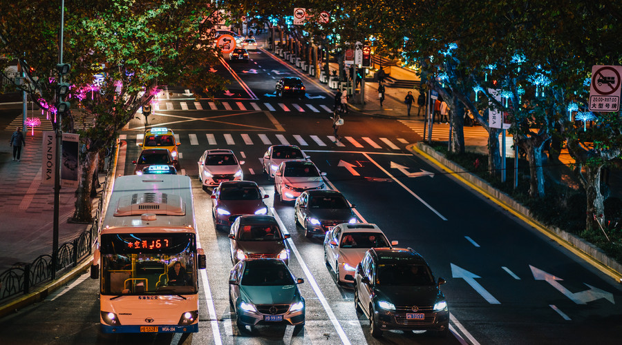 交通事故伤者起诉后遗症怎么解决,交通事故伤者还在治疗能不能结案