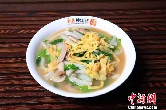 大叔年薪365万,男子做烧饼年薪35万