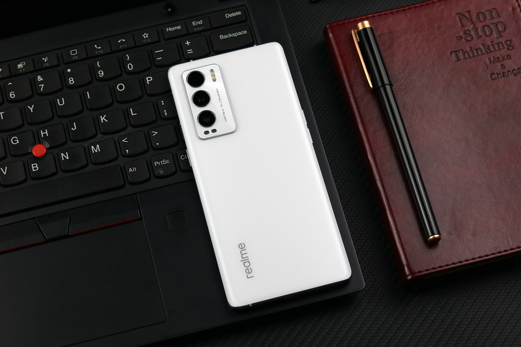 标准“水桶”级配置，realmeGT大师探索版评测，骁龙870+120Hz屏