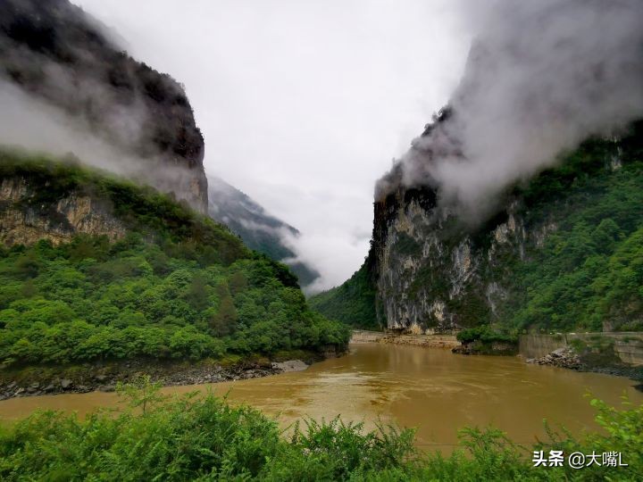 比亚迪唐穿越丙察察,4+2出行方式