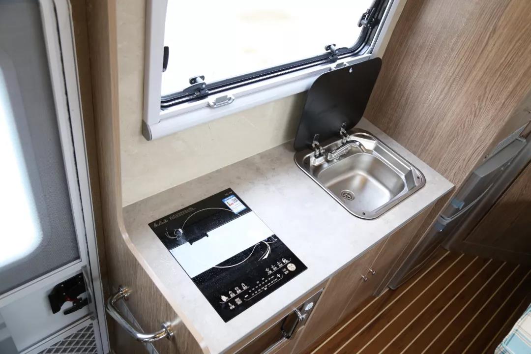 依维柯新宝迪房车,捷夫拖挂房车