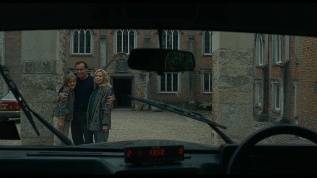 凡尔赛学经典反例，这部电影讲述了虚假繁荣的极端