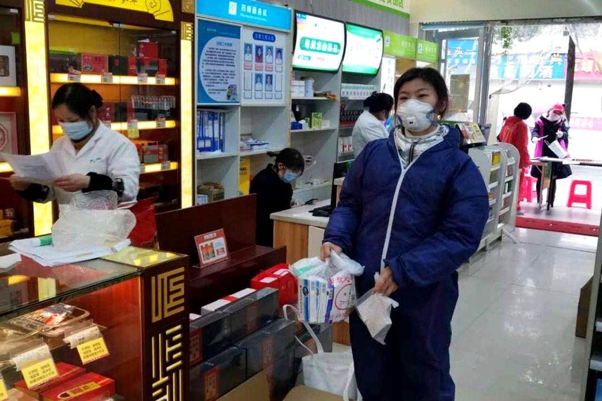 抗疫在一线的医护人员和志愿者们,抗疫在一线的医护人员