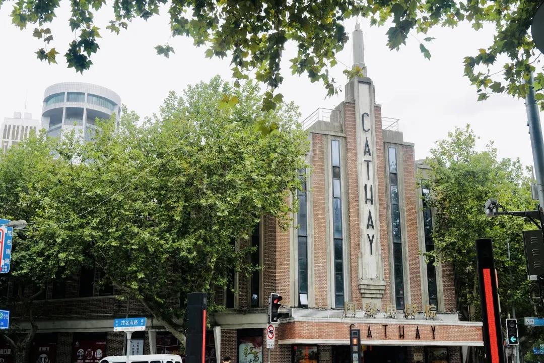 别争了,这条马路才是魔都内卷之王